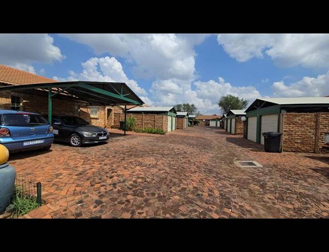 2 BEDROOM TOWNHOUSE FOR SALE IN ANNLIN